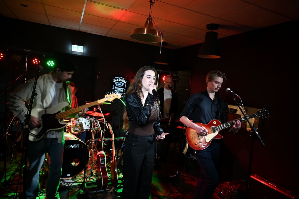 ../Images/10 jaar Ro's Barbershop 126.jpg